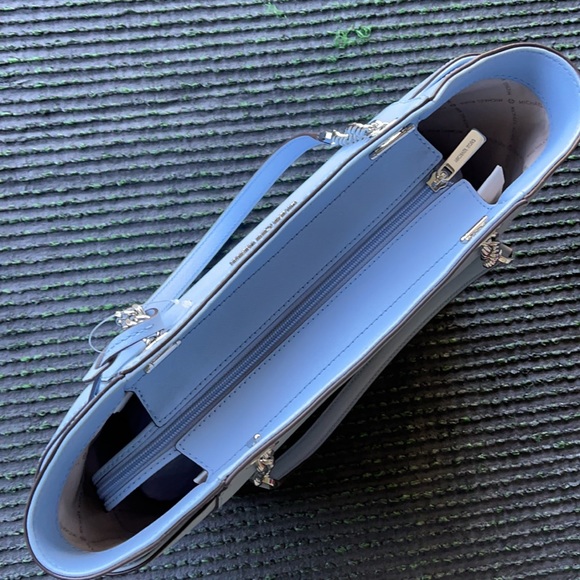 MICHAEL KORS LARGE CHAIN SHOULDER TOTE PALE BLUE COLOR - Picture 4 of 16